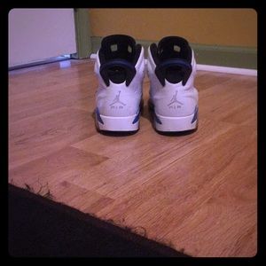 I am selling Jordan 6s sports blues